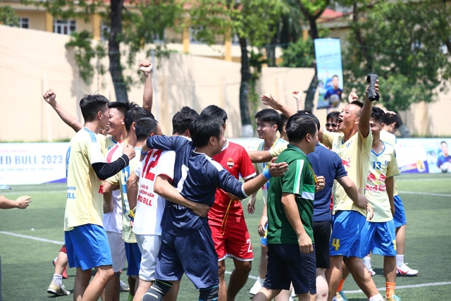 Ngập cảm xúc giải bóng đá Thanh niên Công nhân (Cúp Red Bull) 2023 tại Hà Nội - Ảnh 2.