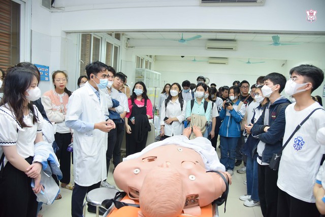 Điểm sàn ngành y khoa, răng hàm mặt của Trường ĐH Y Hà Nội là 23,5 - Ảnh 1.