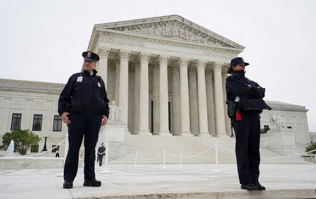 Tòa án Tối cao Mỹ đối mặt tranh cãi mới về đạo đức - Ảnh 1.