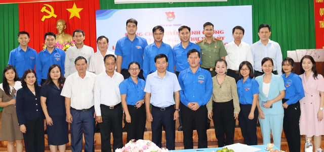 Bí thư Tỉnh ủy Nguyễn Mạnh Cường làm việc với Tỉnh đoàn Bình Phước - Ảnh 3.