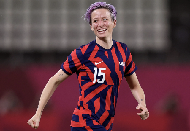 Nữ cầu thủ ngôi sao đội tuyển nữ Mỹ gây tranh cãi trước World Cup nữ 2023 - Ảnh 1.