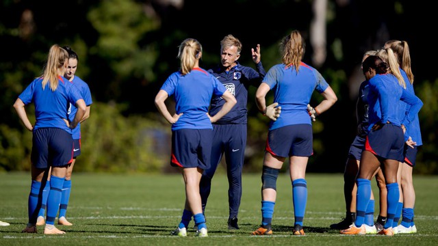 Đội tuyển nữ Hà Lan chê mặt cỏ tại Sydney, tìm sân tập mới - Ảnh 3.