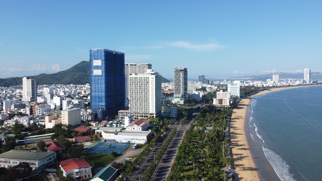 Năm 2023 nguồn thu của tỉnh Bình Định từ bất động sản giảm gần một nửa - Ảnh 2.