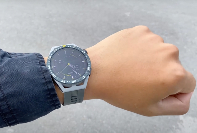 Những mẫu smartwatch tầm trung nổi bật đáng mua hiện tại - Ảnh 2.