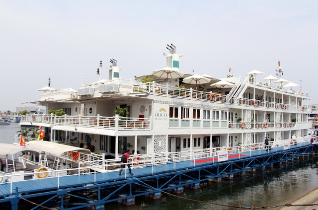 Quảng Ninh: Phát hiện 3 du thuyền tổ chức sự kiện trái phép trên vịnh Hạ Long  - Ảnh 1.