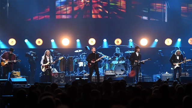 The Eagles công bố ngày lưu diễn cuối sau 52 năm đứng trên sân khấu - Ảnh 1.