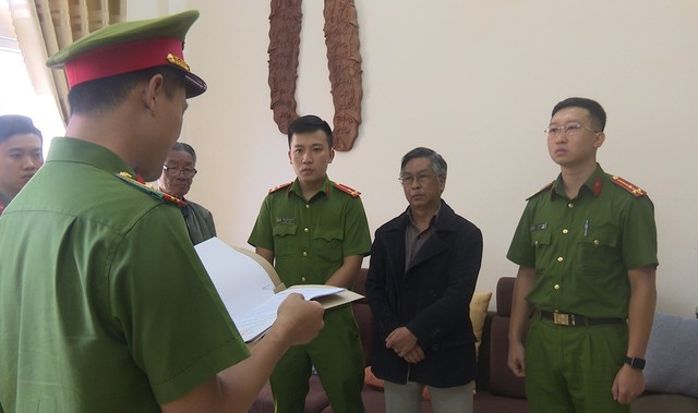 Lâm Đồng:Bắt tạm giam phó giám đốc Công ty đưa hối lộ tại Trung tâm đăng kiểm - Ảnh 2.