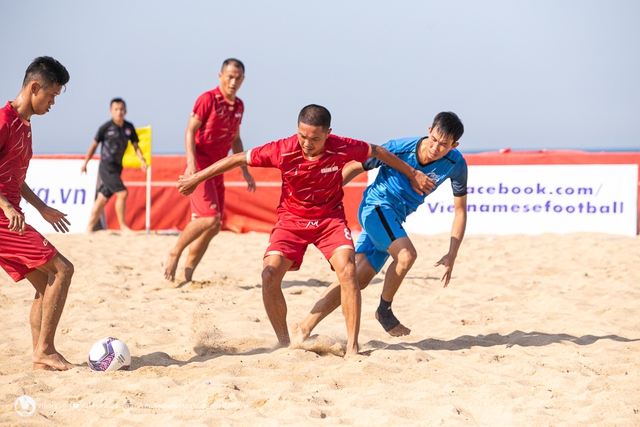 Đội Đà Nẵng và Hai Trường Nha Trang vào chung kết giải bóng đá bãi biển toàn quốc - Ảnh 1.