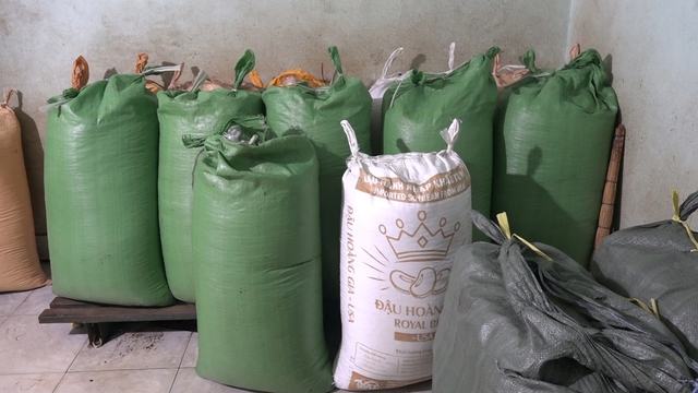 Điều tra các cơ sở sản xuất cà phê kém chất lượng bằng bắp, đậu nành… - Ảnh 2.