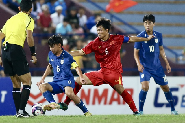 HLV Hoàng Anh Tuấn triệu tập cầu thủ 17 tuổi lên U.23 Việt Nam - Ảnh 2.