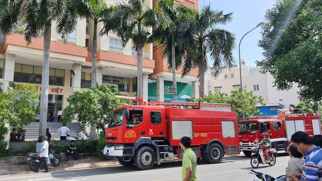 Cháy căn hộ tầng 14 chung cư người dân nháo nhào - Ảnh 2.