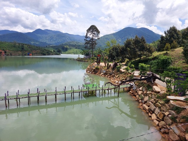 Bình Thuận: Khu du lịch không giấy phép &quot;mọc&quot; lên ở hồ thủy điện Đa Mi - Ảnh 1.
