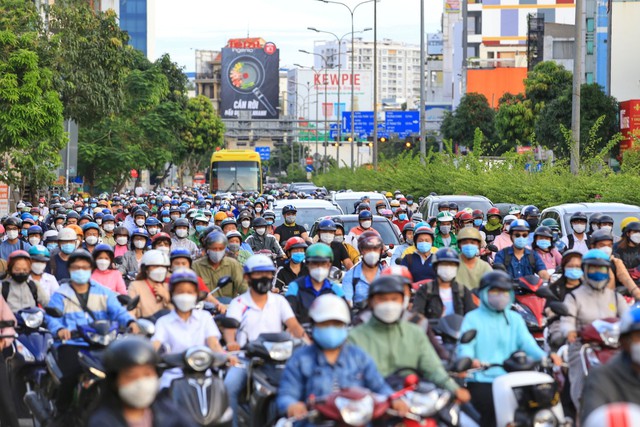 TP.HCM muốn 'siết' tốc độ xe chạy trong nội đô không quá 30 km/giờ - Ảnh 1. TP.HCM muốn 'siết' tốc độ xe chạy trong nội đô không quá 30 km/giờ - Ảnh 1.