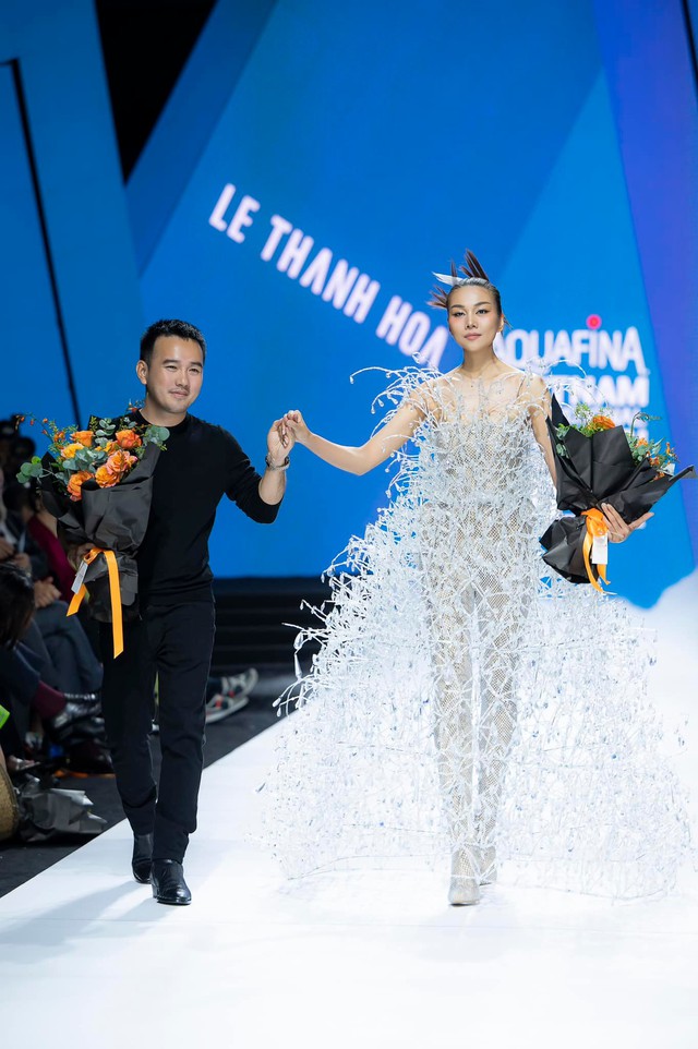 Lê Thanh Hòa, Thanh Hằng mở màn Tuần lễ thời trang quốc tế Việt Nam Hè 2023 - Ảnh 14.