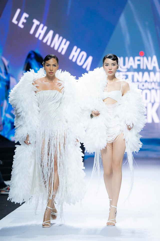 Lê Thanh Hòa, Thanh Hằng mở màn Tuần lễ thời trang quốc tế Việt Nam Hè 2023 - Ảnh 1.