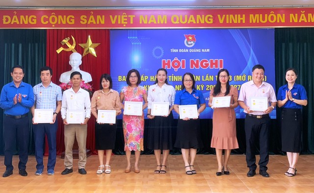 Tỉnh đoàn Quảng Nam nhận Cờ thi đua của Chính phủ - Ảnh 2.