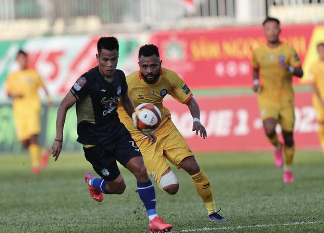 V-League 2023, HAGL 1-0 CLB Khánh Hòa: Vỡ òa phút bù giờ - Ảnh 2.
