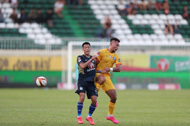 V-League 2023, HAGL 1-0 CLB Khánh Hòa: Vỡ òa phút bù giờ - Ảnh 3.