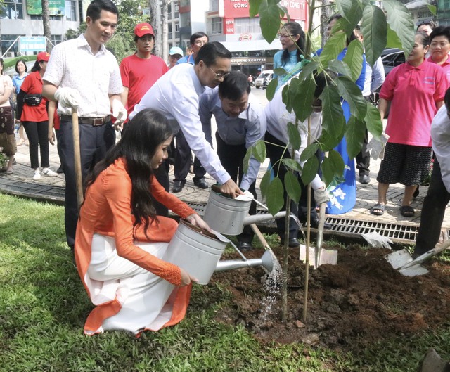 TP.HCM vận động người dân tích cực tham gia xây dựng đô thị văn minh - Ảnh 5.