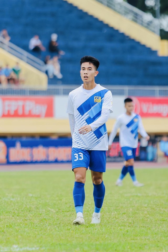 Hành trình phấn đấu chạm tay vào ước mơ của cầu thủ Trần Văn Bun - Ảnh 1.