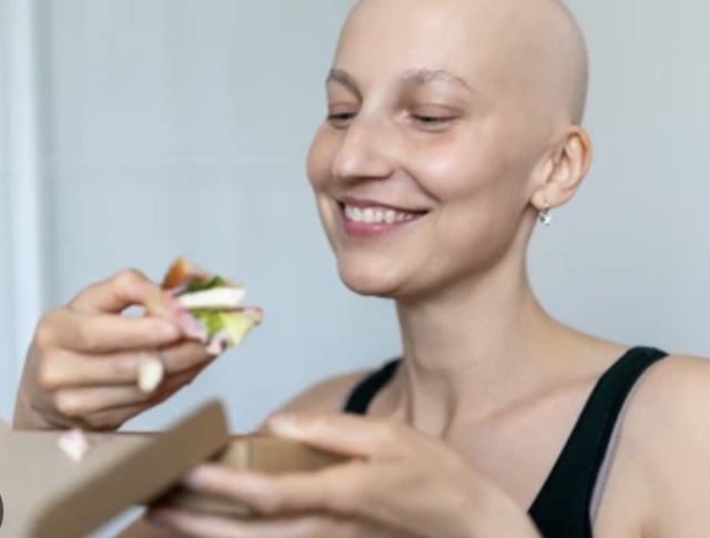 Bằng chứng khoa học: Cách ăn giúp tăng khả năng sống sót cho bệnh nhân ung thư - Ảnh 1.