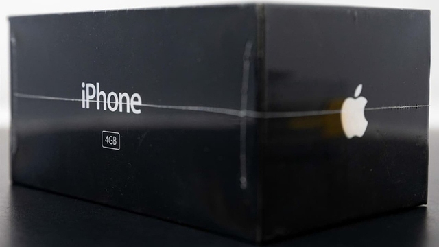 iPhone nguyên bản được bán với giá kỷ lục - Ảnh 1.