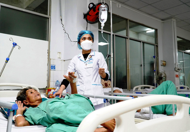 Tỉnh Quảng Nam nhận trách nhiệm về việc chậm trễ đấu thầu thuốc, vật tư y tế - Ảnh 2.