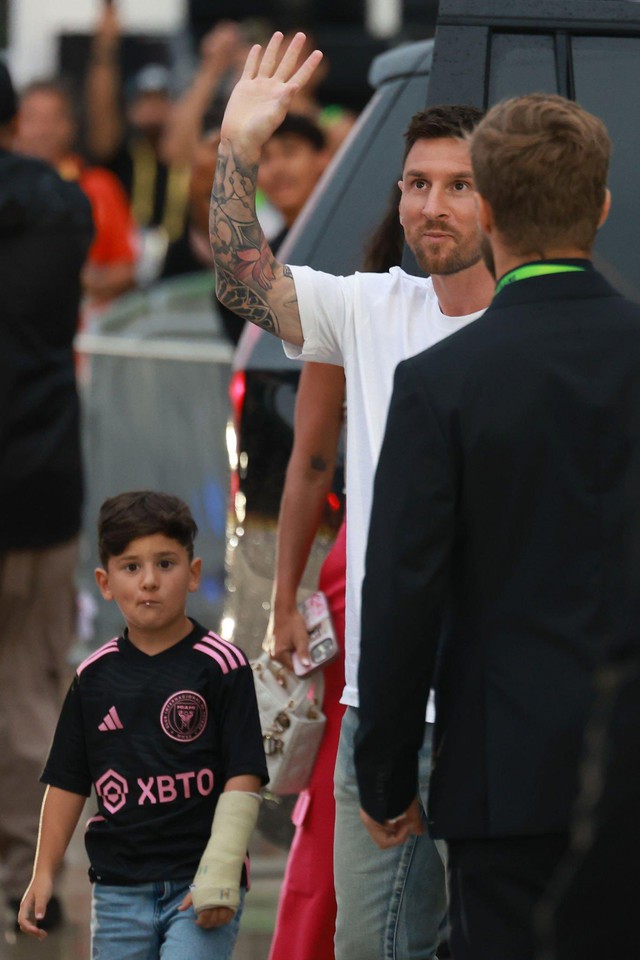 Bão lớn khiến lễ ra mắt của Messi bị trì hoãn - Ảnh 3.