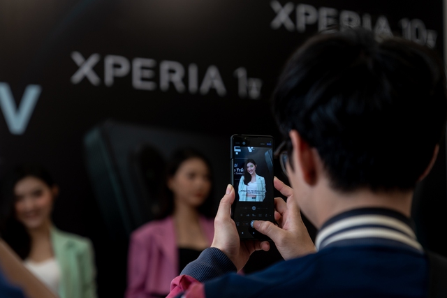 Sony quay lại thị trường di động Việt Nam bằng hai mẫu smartphone Xperia mới - Ảnh 1.