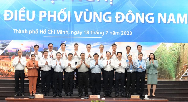 Thủ tướng yêu cầu giải 3 'bài toán' của vùng Đông Nam bộ - Ảnh 2.