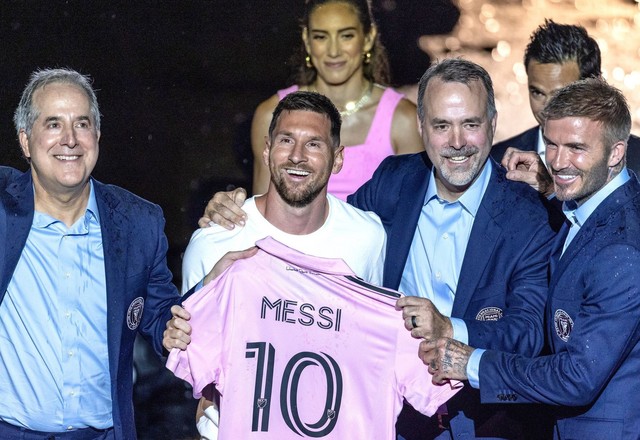 Vé xem trận ra mắt của Messi với CLB Inter Miami đắt kỷ lục đến 110.000 USD - Ảnh 1.