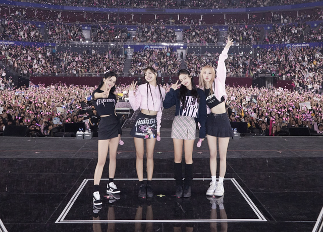 Fan BlackPink lo lắng khi cổng bán vé concert bất ngờ đóng, vé nhượng tràn lan - Ảnh 1.