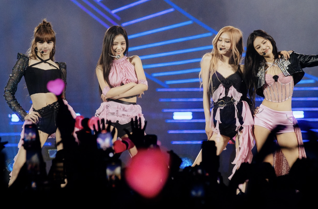 Fan BlackPink lo lắng khi cổng bán vé concert bất ngờ đóng, vé nhượng tràn lan - Ảnh 2.