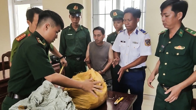 Quảng Ngãi: Bắt người đàn ông mua bán, vận chuyển trái phép 34 kg thuốc nổ - Ảnh 1.