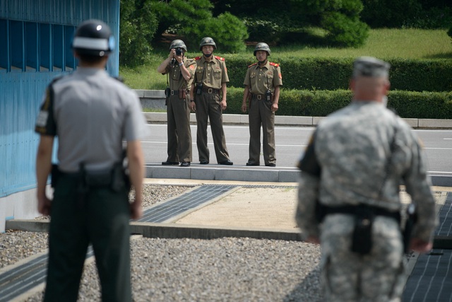 Binh sĩ Mỹ vượt biên sang Triều Tiên vừa mãn hạn tù - Ảnh 1.