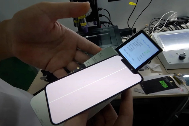 Công nghệ laser giúp sửa chữa màn hình iPhone nhanh và rẻ hơn - Ảnh 1.