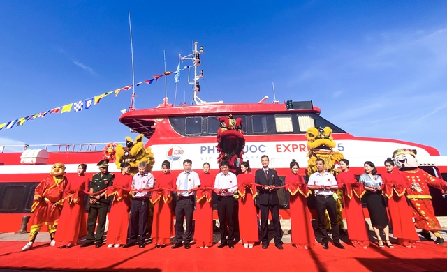 Quảng Ngãi: Tàu Phú Quốc Express chính thức hoạt động tuyến Sa Kỳ - Lý Sơn - Ảnh 1.
