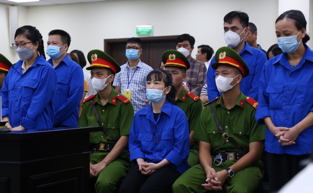 Cựu cán bộ QLTT Trần Hùng hầu tòa với cáo buộc nhận hối lộ 300 triệu đồng - Ảnh 3.