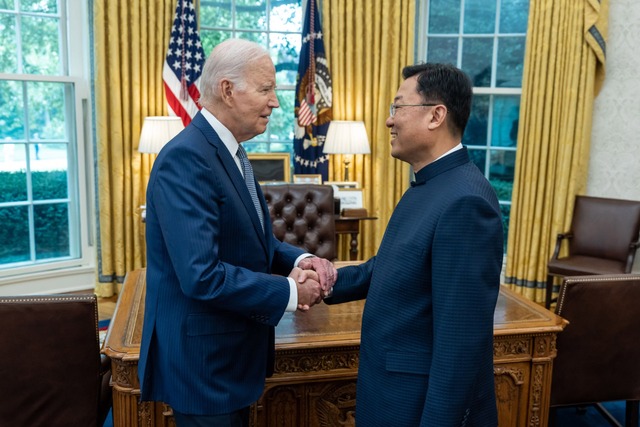 Đại sứ Trung Quốc gặp Tổng thống Mỹ tại Nhà Trắng - Ảnh 1.