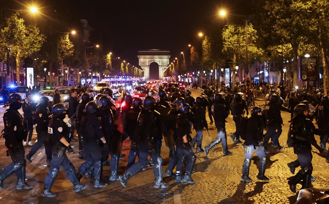 Thêm 427 người bị bắt tại Pháp trong đêm bạo loạn thứ 5 - Ảnh 1.