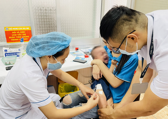 Vắc xin tay chân miệng sắp cấp phép tại Việt Nam hiệu quả ra sao? - Ảnh 1.