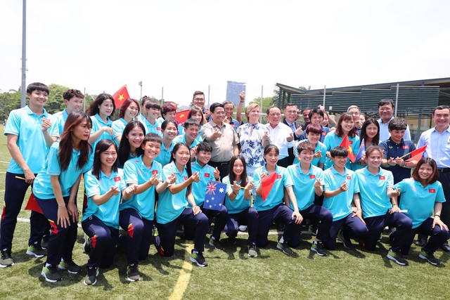 Lãnh đạo Chính phủ thăm đội tuyển nữ Việt Nam trước thềm World Cup - Ảnh 3.