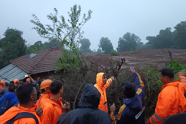 10 người chết, hơn 100 người mất tích do sườn núi đổ xuống ngôi làng Ấn Độ - Ảnh 1.