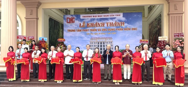 Trường ĐH Nam Cần Thơ khánh thành Trung tâm phát triển và ứng dụng phần mềm DNC - Ảnh 1.