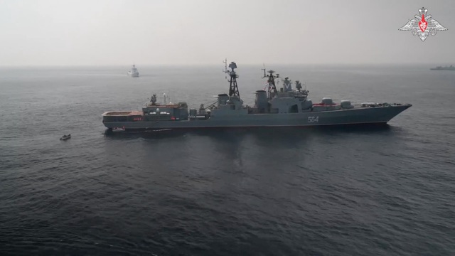Tàu chiến, máy bay Nga - Trung Quốc bắt đầu tập trận chung - Ảnh 1.