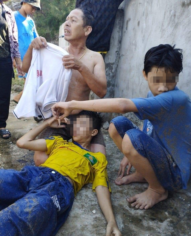 4 người dân cứu sống 2 trẻ em bị đuối nước - Ảnh 2.