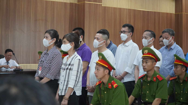 Hoãn phiên tòa xét xử cựu Giám đốc Sở GD-ĐT Thanh Hóa Phạm Thị Hằng - Ảnh 2.