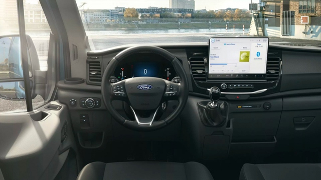 Ford Transit ở châu Âu khác gì với phiên bản cho Việt Nam?   - Ảnh 2.