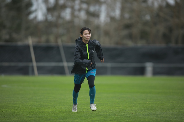 Vượt qua nỗi lo, đội tuyển nữ Việt Nam vẫn ra sân tập luyện cật lực - Ảnh 7.