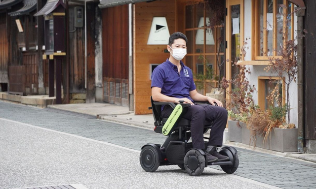 Chán xe máy điện, giới trẻ Trung Quốc đổ xô mua 'xe lăn điện'   - Ảnh 3.